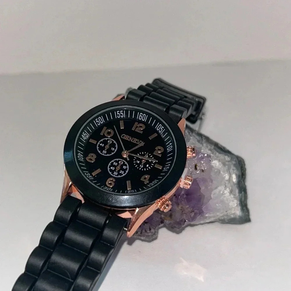 BLACK AND ROSEGOLD WATCH - Picture 2 of 6